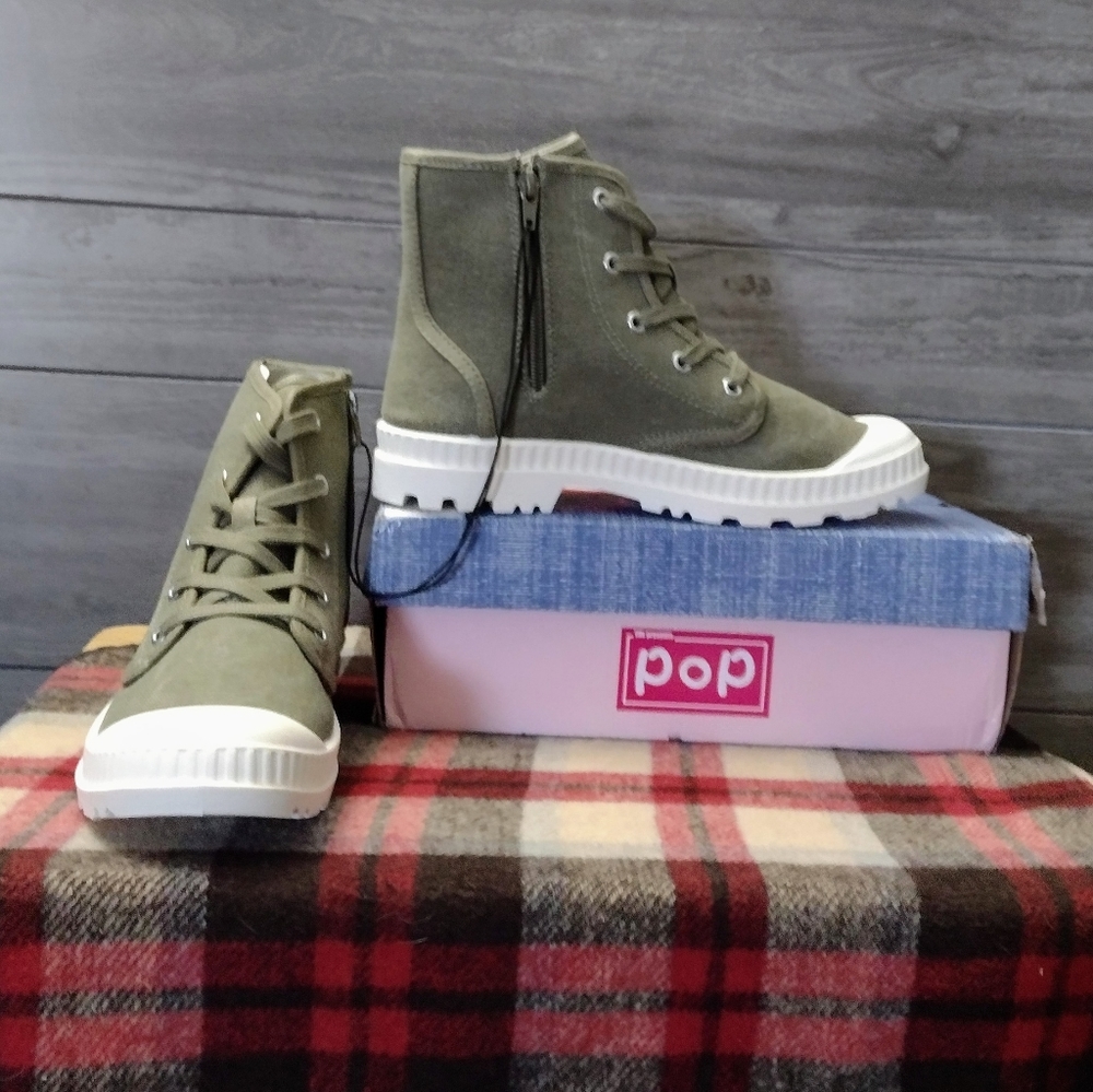 NWOT Women's Pop Tash High Top Olive Green Canvas Sneakers size 8 1/2 Medium